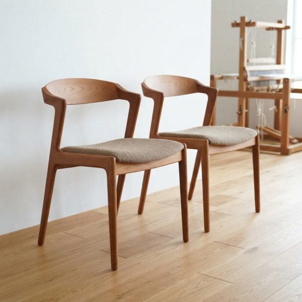 Kursi Makan Cafe Estetik Model Scandinavian Desain Modern dan Nyaman